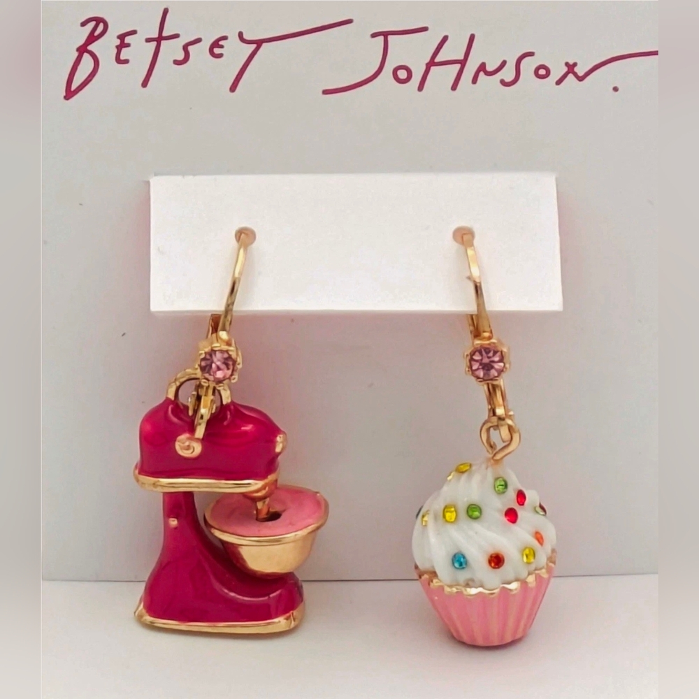 NEW Betsey Johnson Gold Tone Mixer & Cupcake Mismatch Drop Earrings Pink Color - Picture 6 of 7